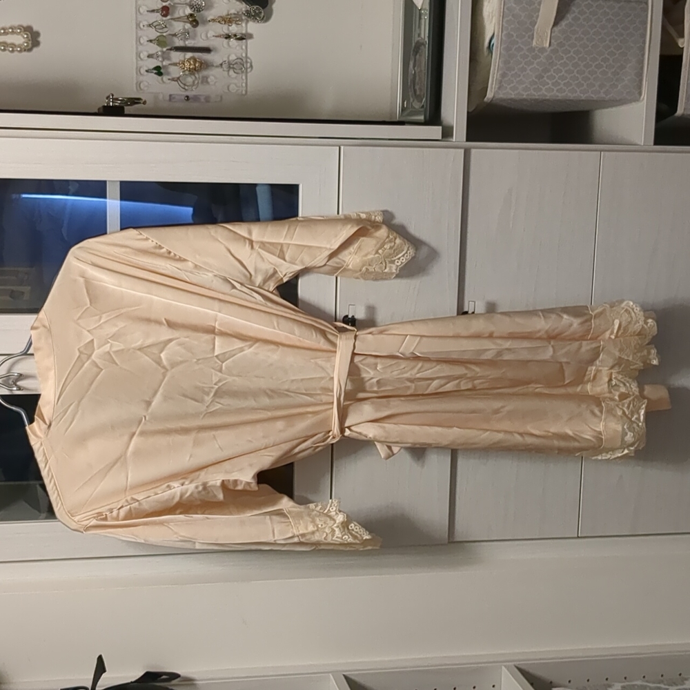 Ivory/cream satin bridal robe size M/L - Picture 2 of 3